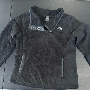 Woman’s The North Face fuzzy fleece with button accent .  Super comfy.